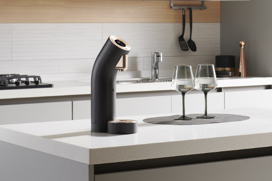 웰스의 시스템 정수기 웰스더원. [교원그룹 제공]